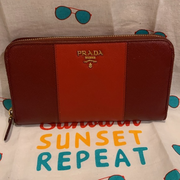 Beautiful Prada wallet two tone reds light sparkles - Picture 2 of 14